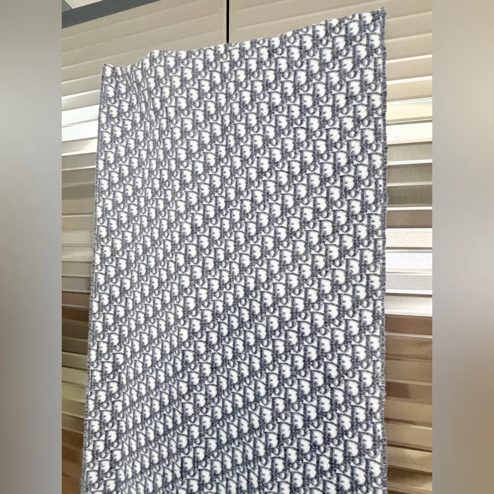 Dior 100% Cashmere Oblique Fringe Scarf - Picture 5 of 12